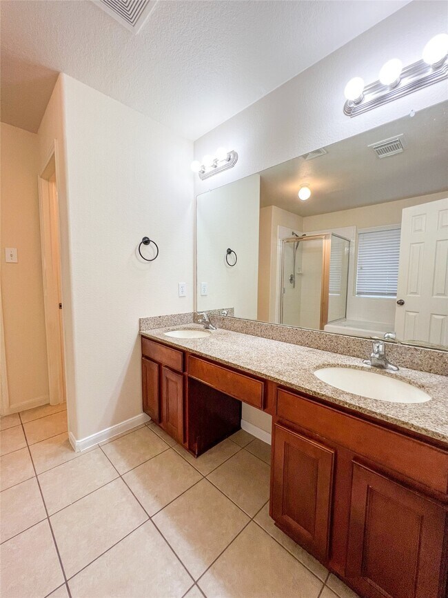 Building Photo - 5018 Juniper Walk Ln