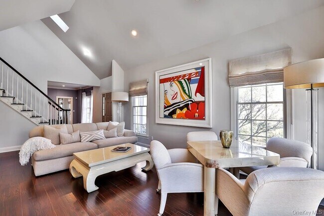 Building Photo - 8 Caruso Pl