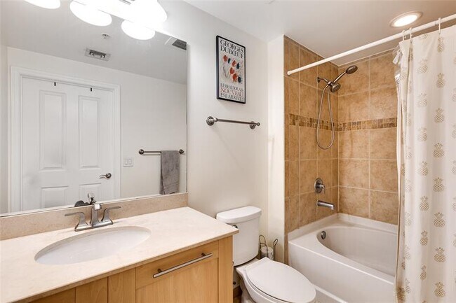 Building Photo - 511 SE 5 Ave