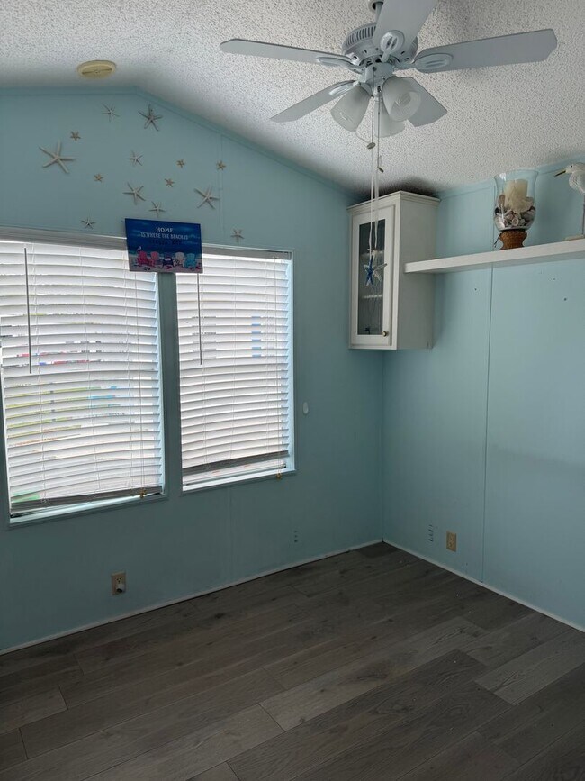 Building Photo - Mobile Home in Sarasota Lakes and Rv