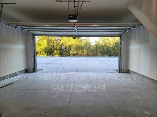 Building Photo - 310 Negri Ct