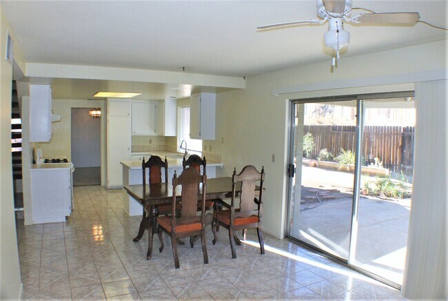 Building Photo - 25740 Rosebay Ct