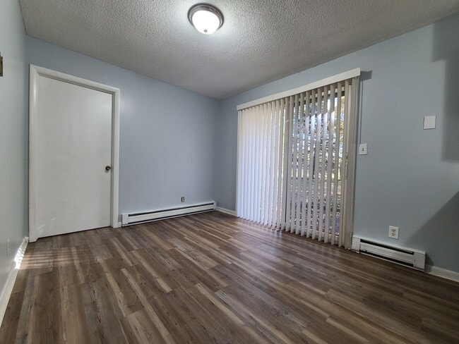 Building Photo - 2206 Welch Dr