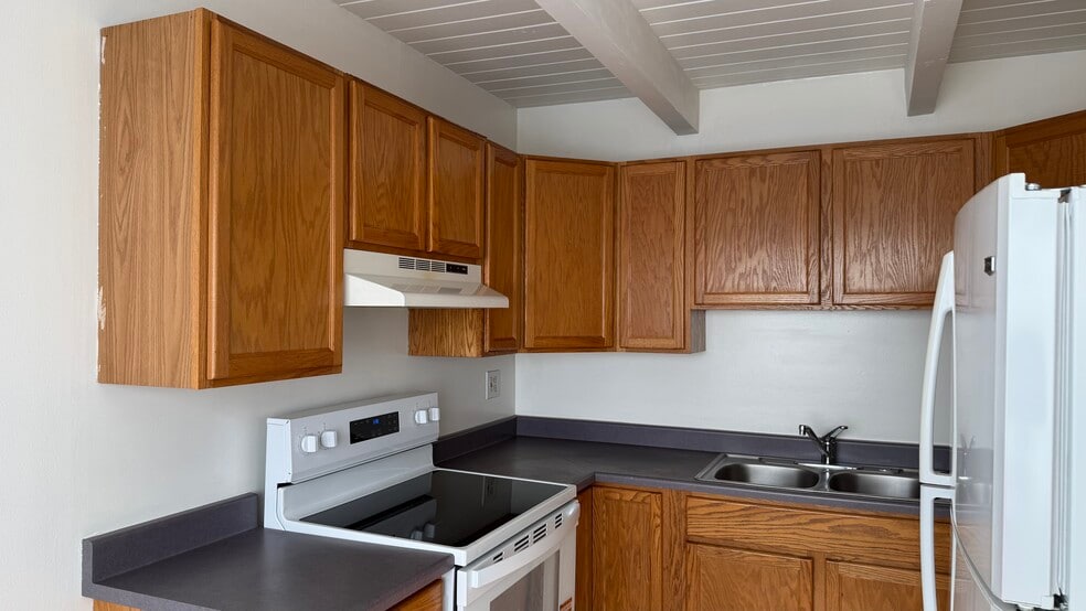 brand new kitchen stove - 5424 Van Fleet Ave