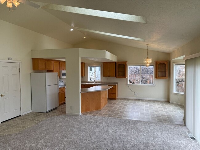 Building Photo - Beautiful 3 bedroom 2 bath house in Cottage Grove!