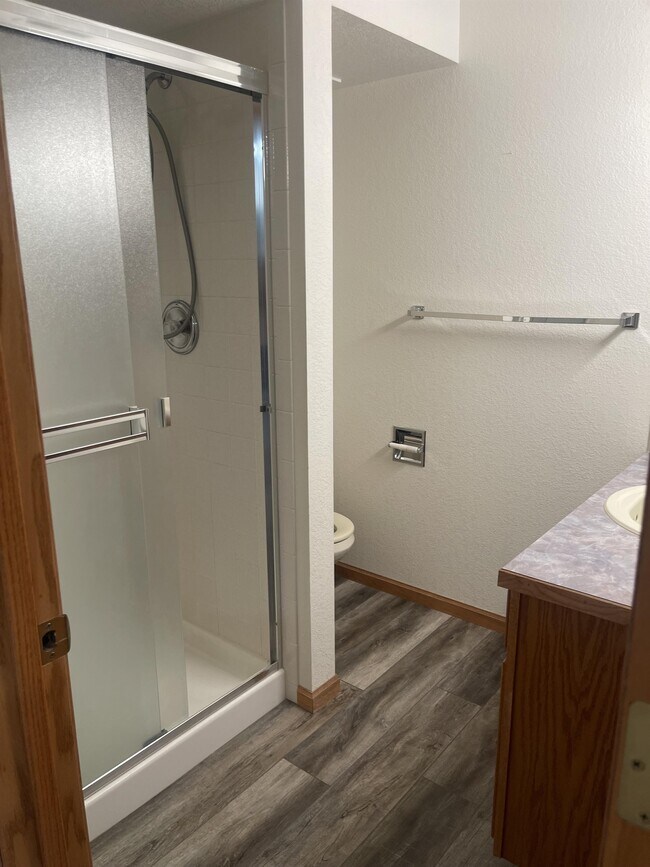 Building Photo - 1107 Hawkeye St