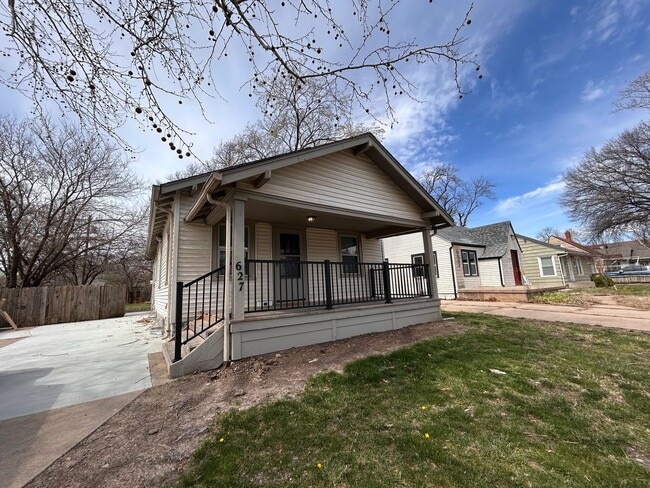 Building Photo - Cute 2 Bedroom 1 Bath Home