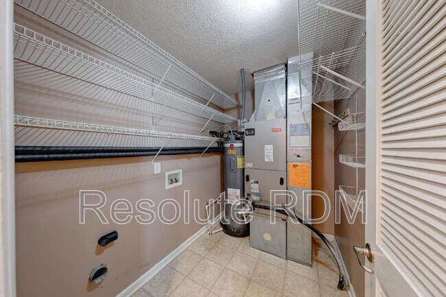 Building Photo - 2665 Foxbriar Pl