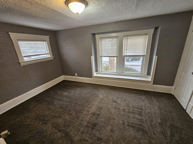 Building Photo - 17005 Grovewood Ave