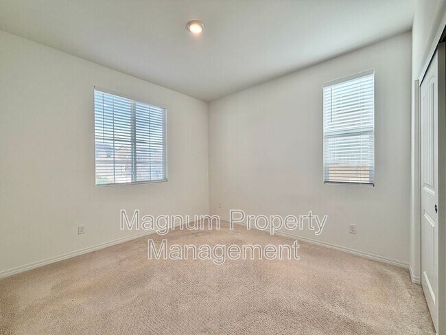 Building Photo - 34124 Thistlewood Ave