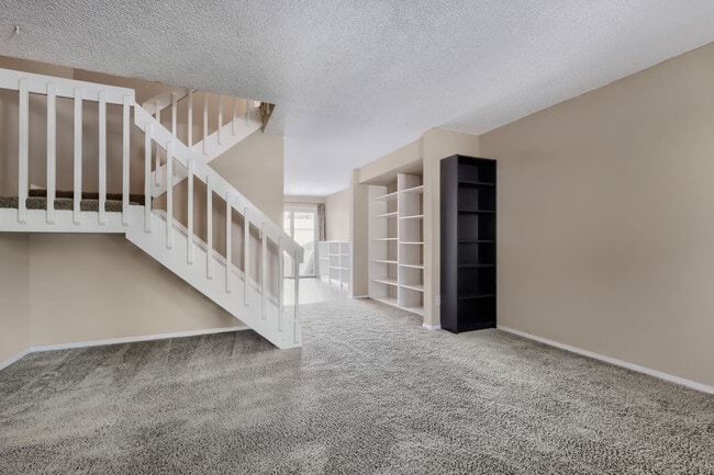 Building Photo - 6749 Mountain Top Ln