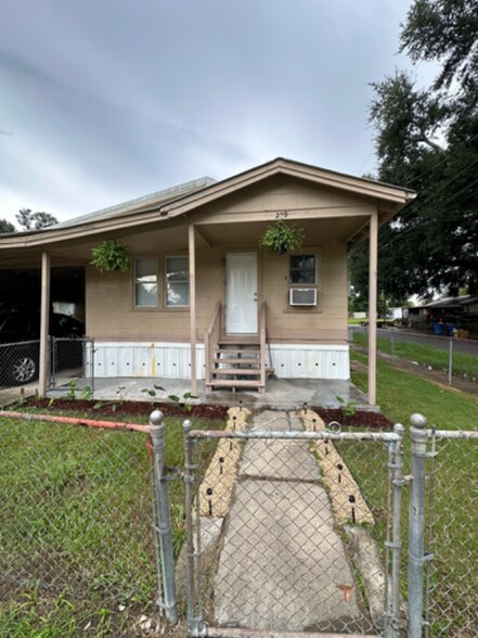 Building Photo - 209 G St