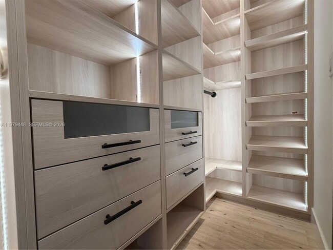 Building Photo - 5501 Pine Tree Dr