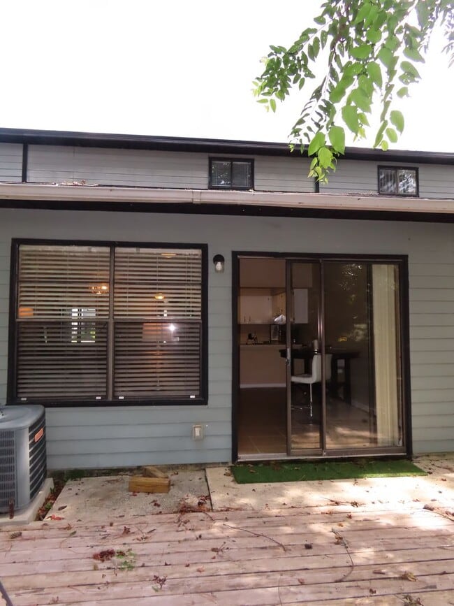 Building Photo - Space, Style & Location You’ll Love