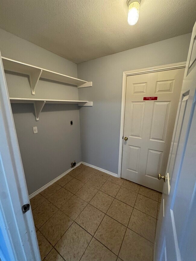 Building Photo - 519 Gandara Dr