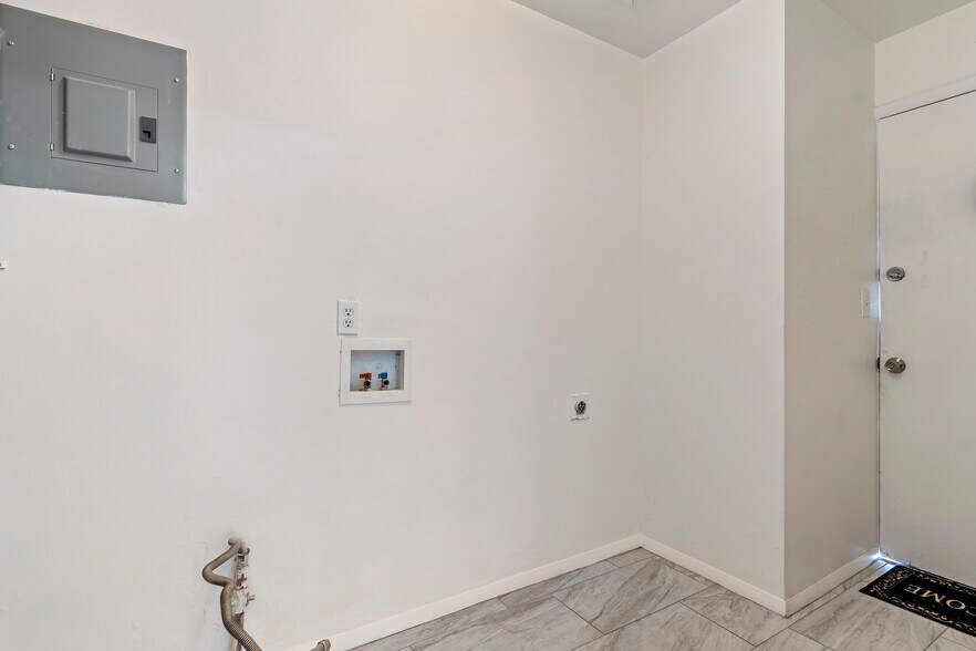 Building Photo - 291 E Garden Ave