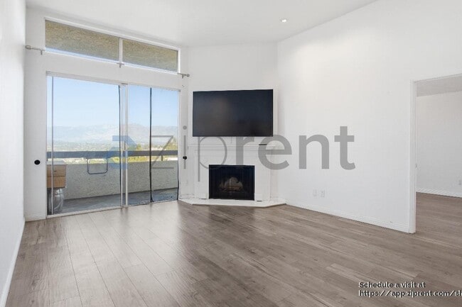 Building Photo - 4295 Vía Arbolada