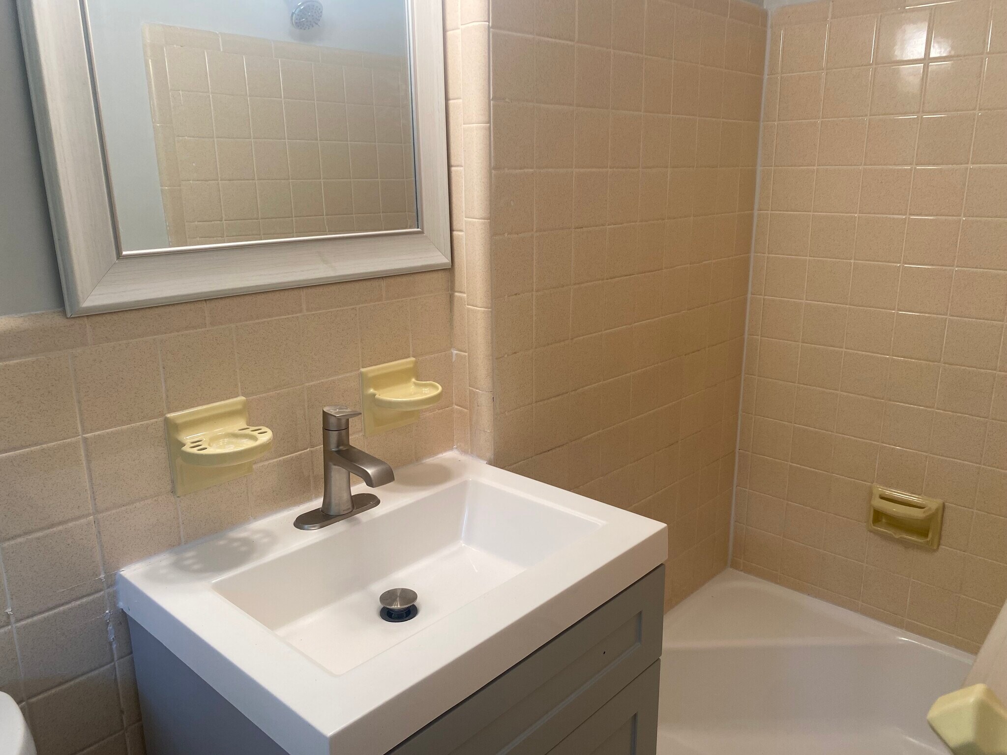 master bedroom's bathroom - 851 Rockbridge Rd SW