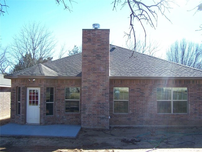 Building Photo - House For Lease in Denison