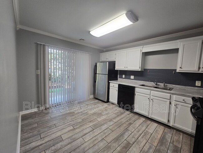 Building Photo - 702 Westbrook Ct