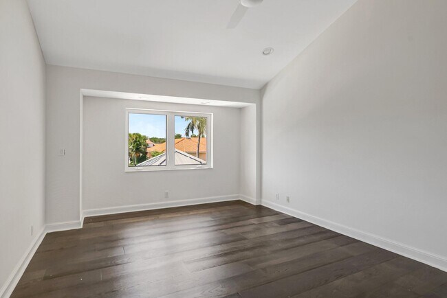 Building Photo - 540 SW 15th St