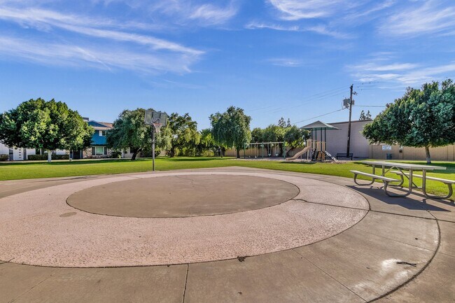 Building Photo - 6165 N Granite Reef Rd