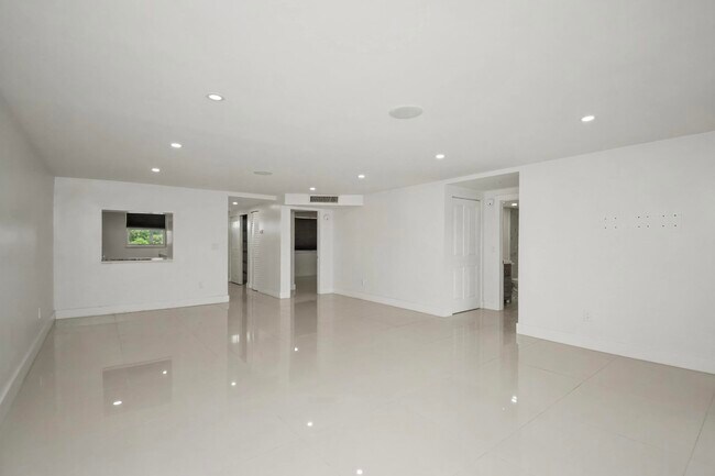Building Photo - 10110 Boca Entrada Blvd