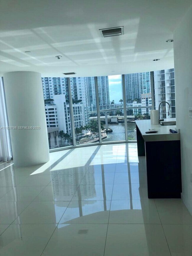 Building Photo - 200 Biscayne Blvd Way