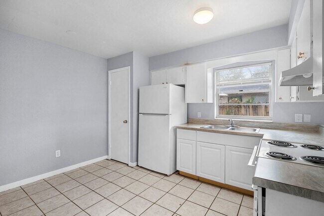 Building Photo - 5447-5449 10th Ave