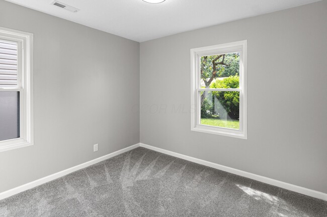 Building Photo - 261 Sunset Dr S