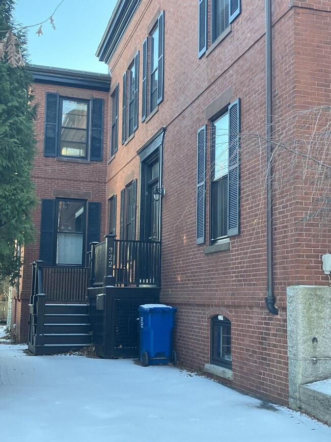 Building Photo - 322 Spring St