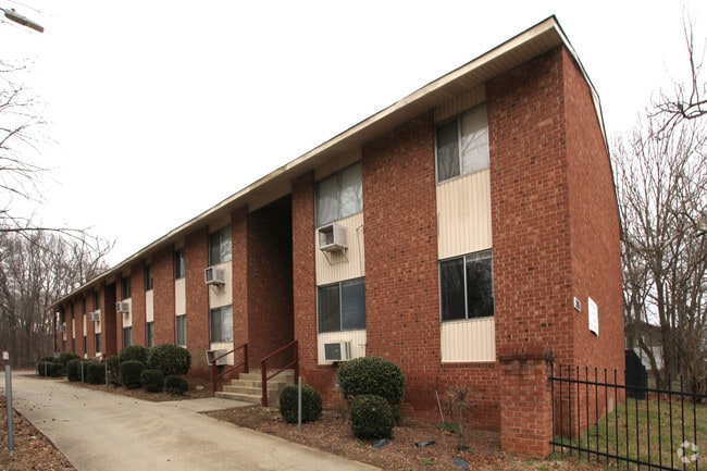 Primary Photo - Alamance Church Apartments