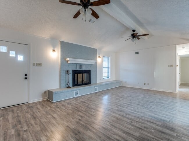 Building Photo - 4774 N Bonnie Brae St