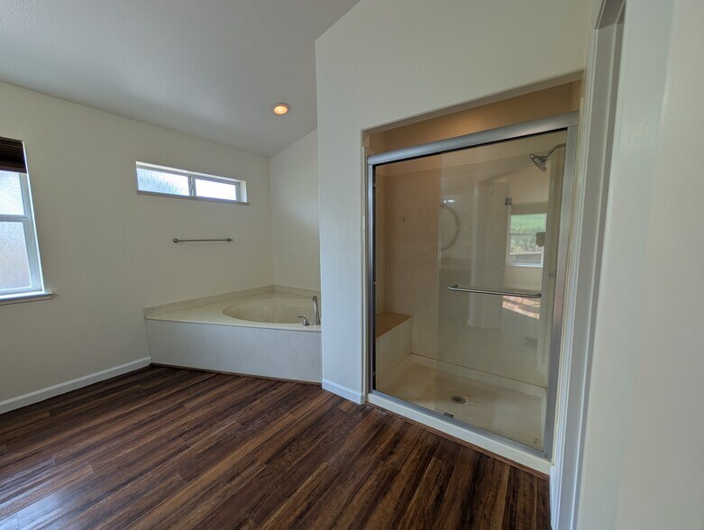 Building Photo - 520 Bobbys Ln