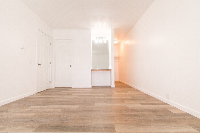 Building Photo - Elegantly Upgraded 2 Bed/1 Bath Condo in UTC with Private Patio/Washer & Dryer!
