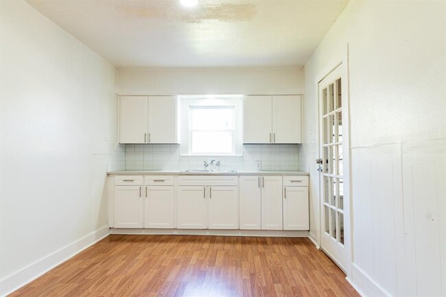 Building Photo - 4918 Leffingwell St
