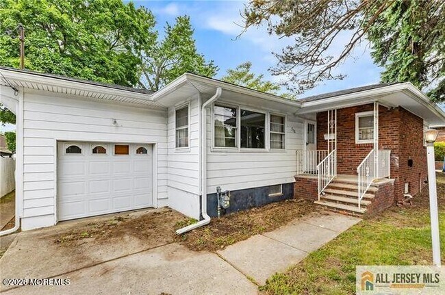 Building Photo - 713 Lincoln Dr