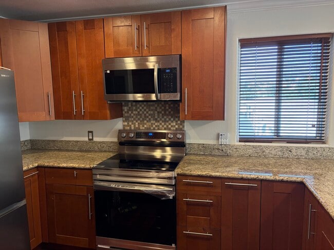 Building Photo - 930 Via Mil Cumbres