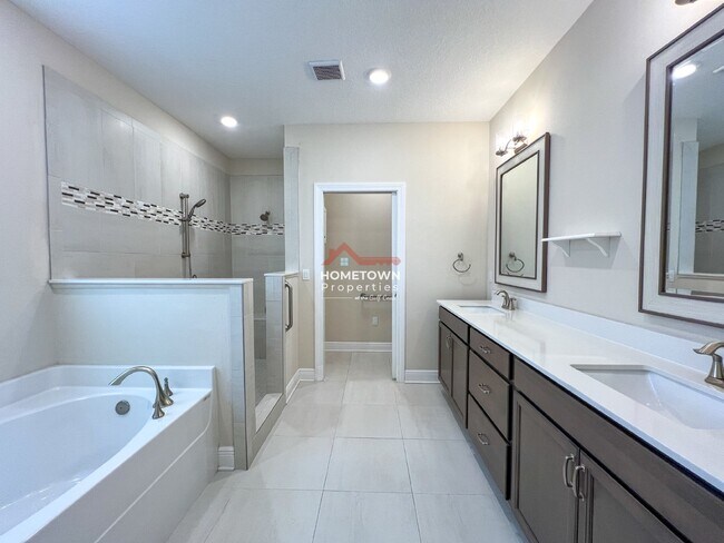 Building Photo - Charming Custom-Built Home with Bonus Room...