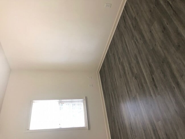 Building Photo - LORDS CREEK