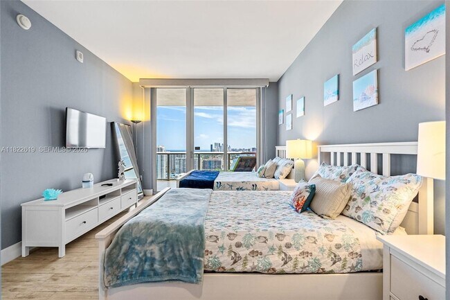 Building Photo - 2600 E Hallandale Beach Blvd