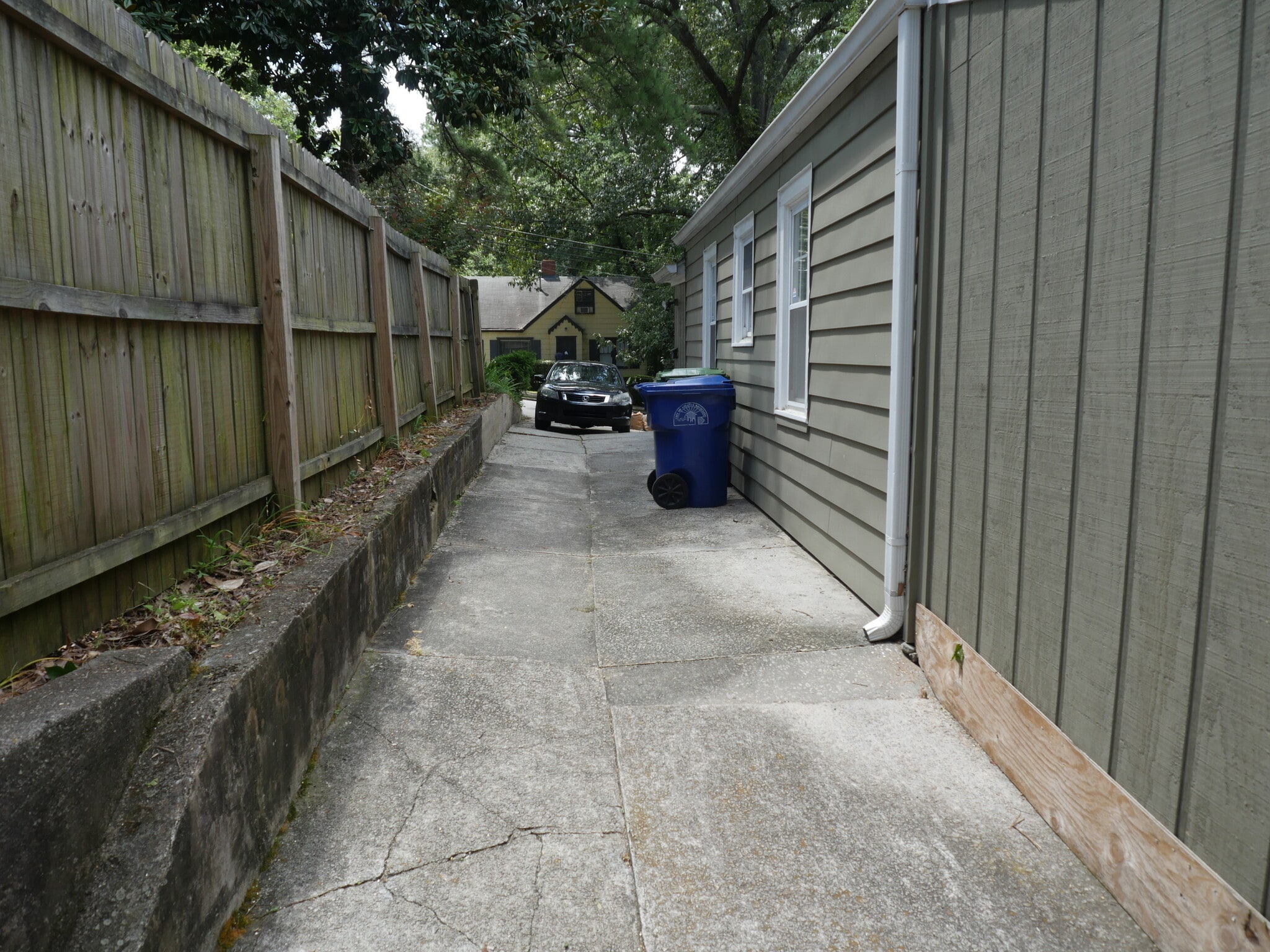Shared driveway - 1065 Atlantic Dr NW