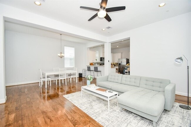 Building Photo - 703 Link Rd