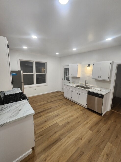 Building Photo - 27 Oak St