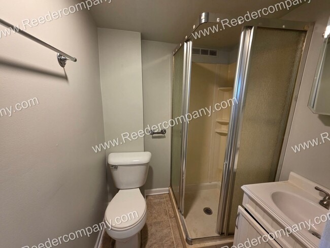 Building Photo - 1533 John St