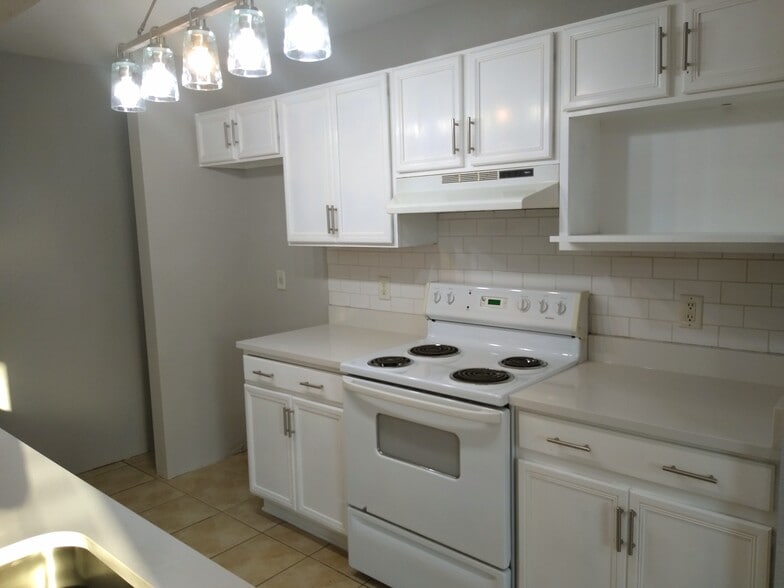 Kitchen - 6306 Green Top Dr