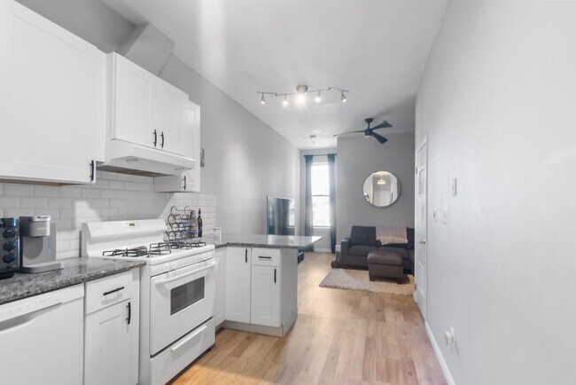 Building Photo - 813 Park Ave