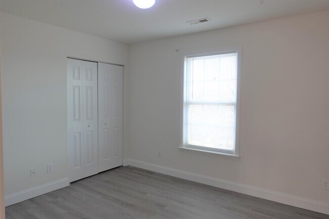 Building Photo - 445 Melbourne Ln