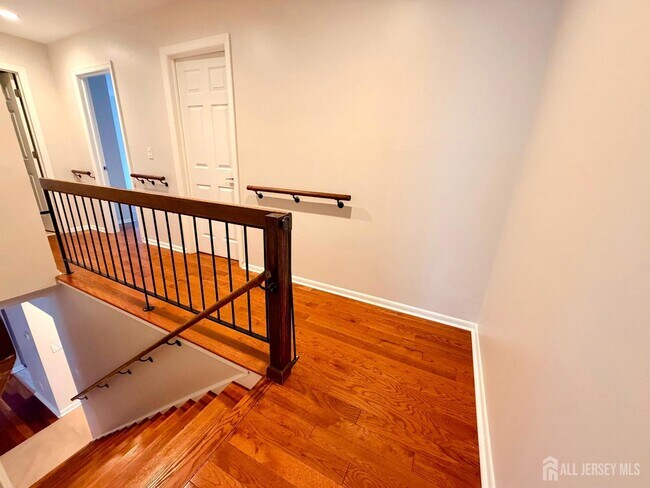 Building Photo - 12 Dogwood Dr