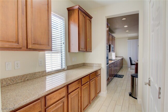 Building Photo - 8925 Monte Oro Dr